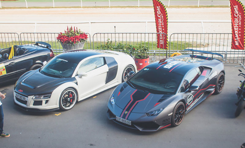 Đón năm mới, hàng loạt siêu xe, xe độ quần tụ tại trường đua Đại Nam